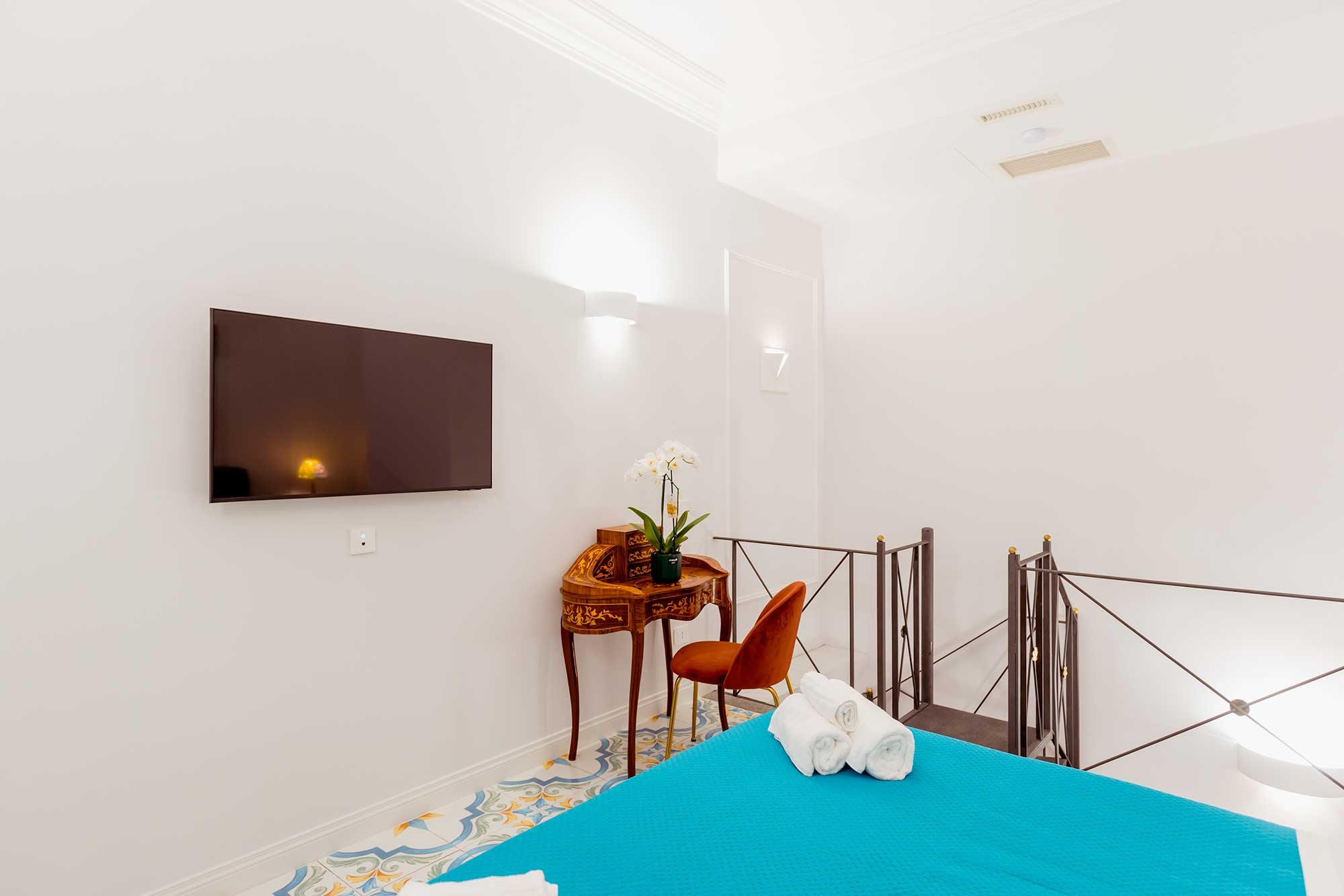 Atri Rooms Centro Storico Napoli – Chiaia Room 12