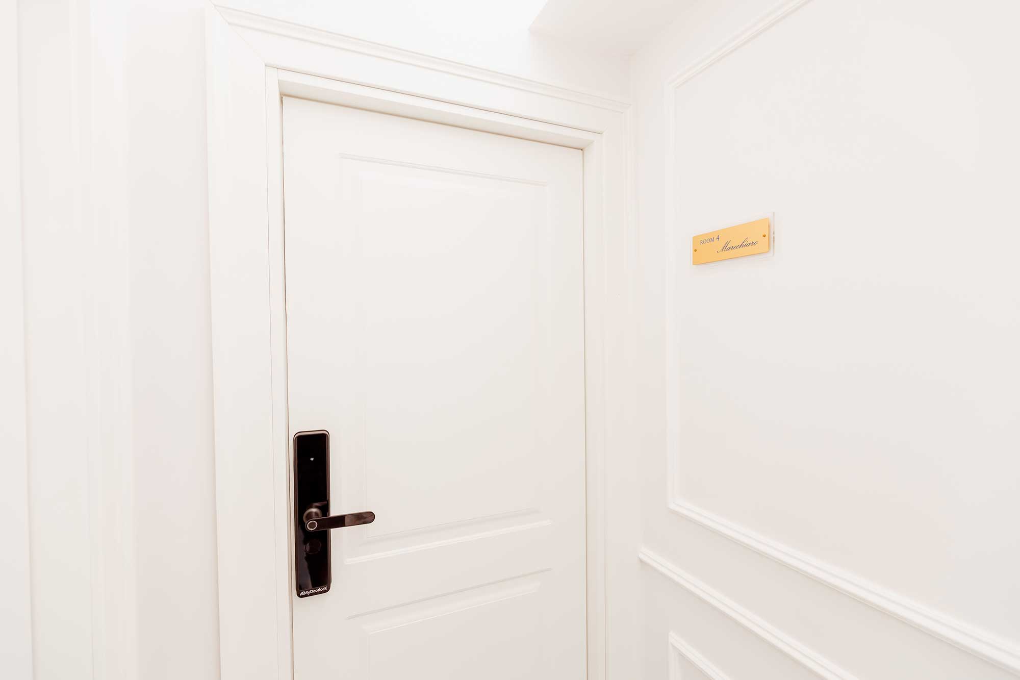 Atri Rooms Centro Storico Napoli – Mare Chiaro Room 4