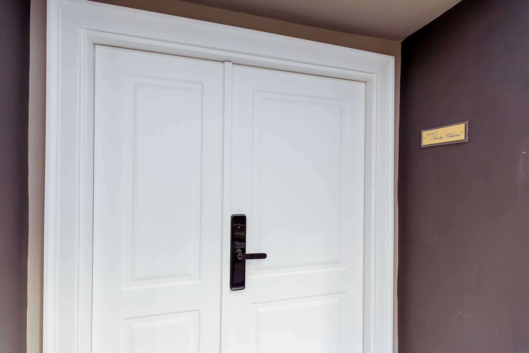 Atri Rooms Centro Storico Napoli – Santa Chiara Room 7