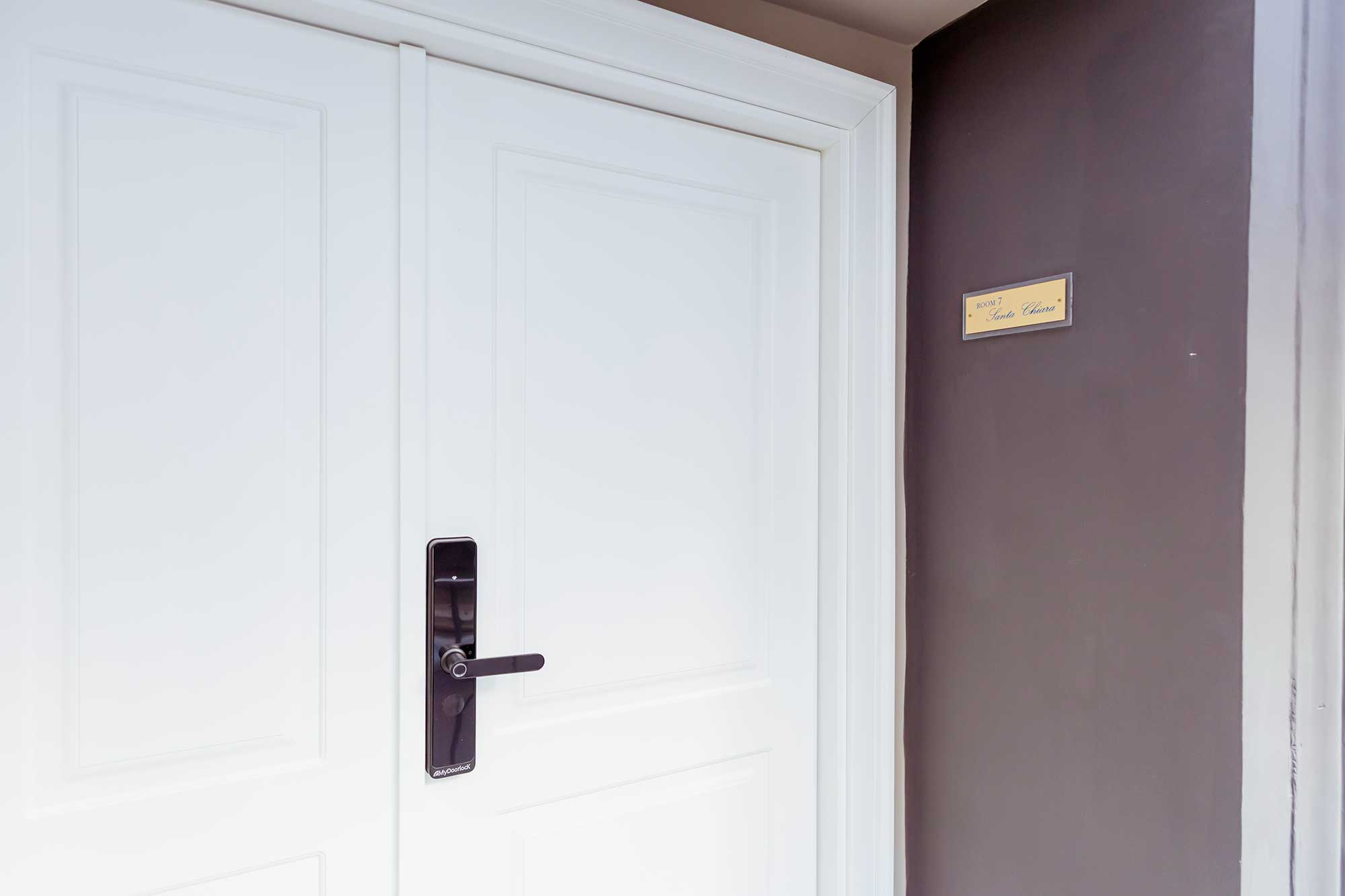 Atri Rooms Centro Storico Napoli – Santa Chiara Room 7