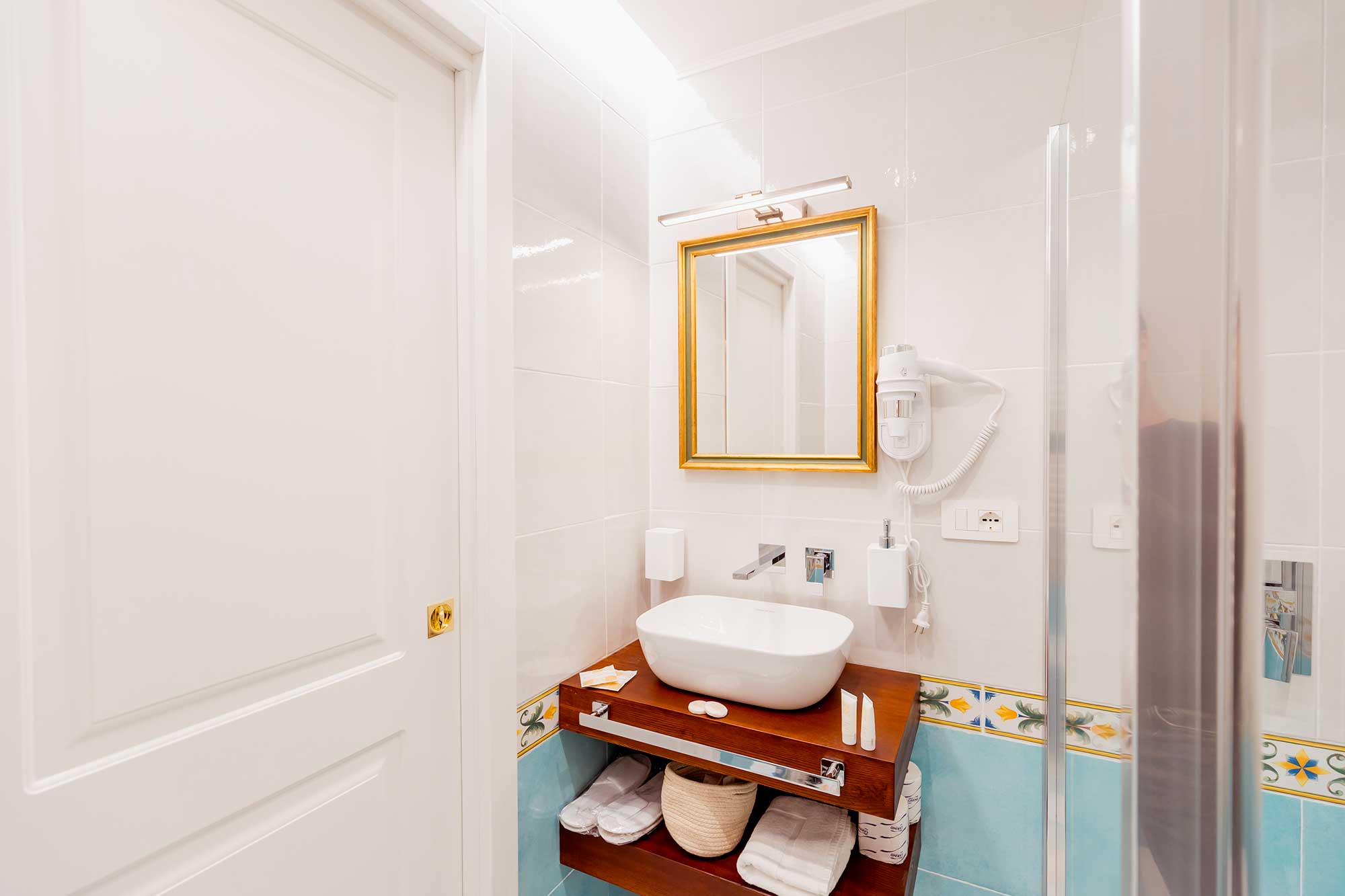 Atri Rooms Centro Storico Napoli – Vesuvio Room 8