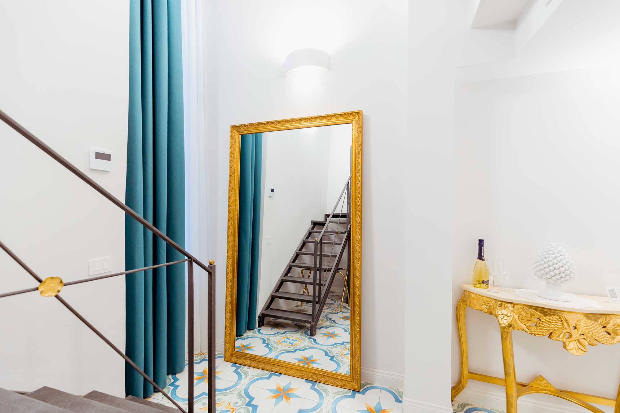 Atri Rooms Centro Storico Napoli – Vesuvio Room 8