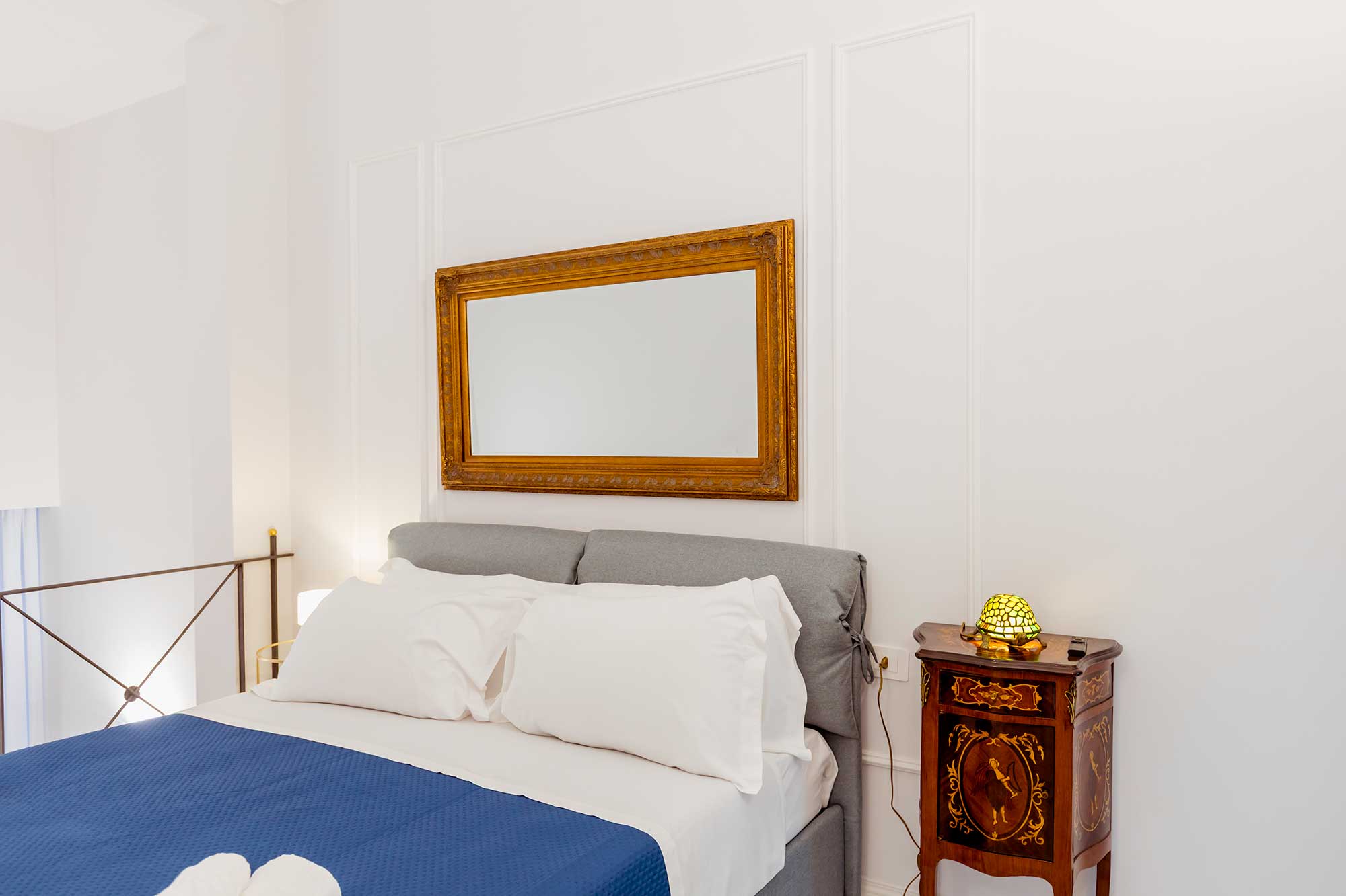 Atri Rooms Centro Storico Napoli – Vesuvio Room 8