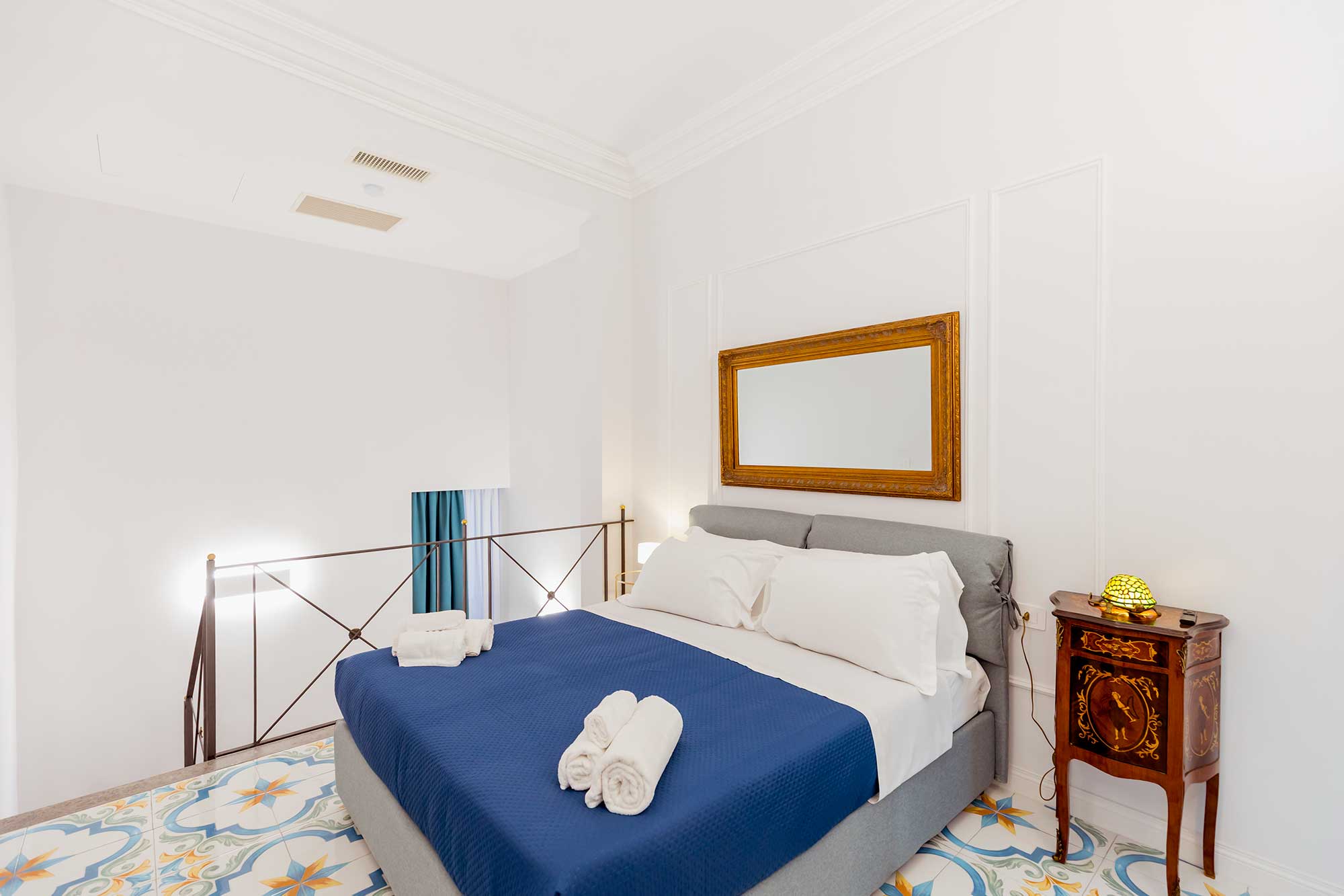 Atri Rooms Centro Storico Napoli – Vesuvio Room 8
