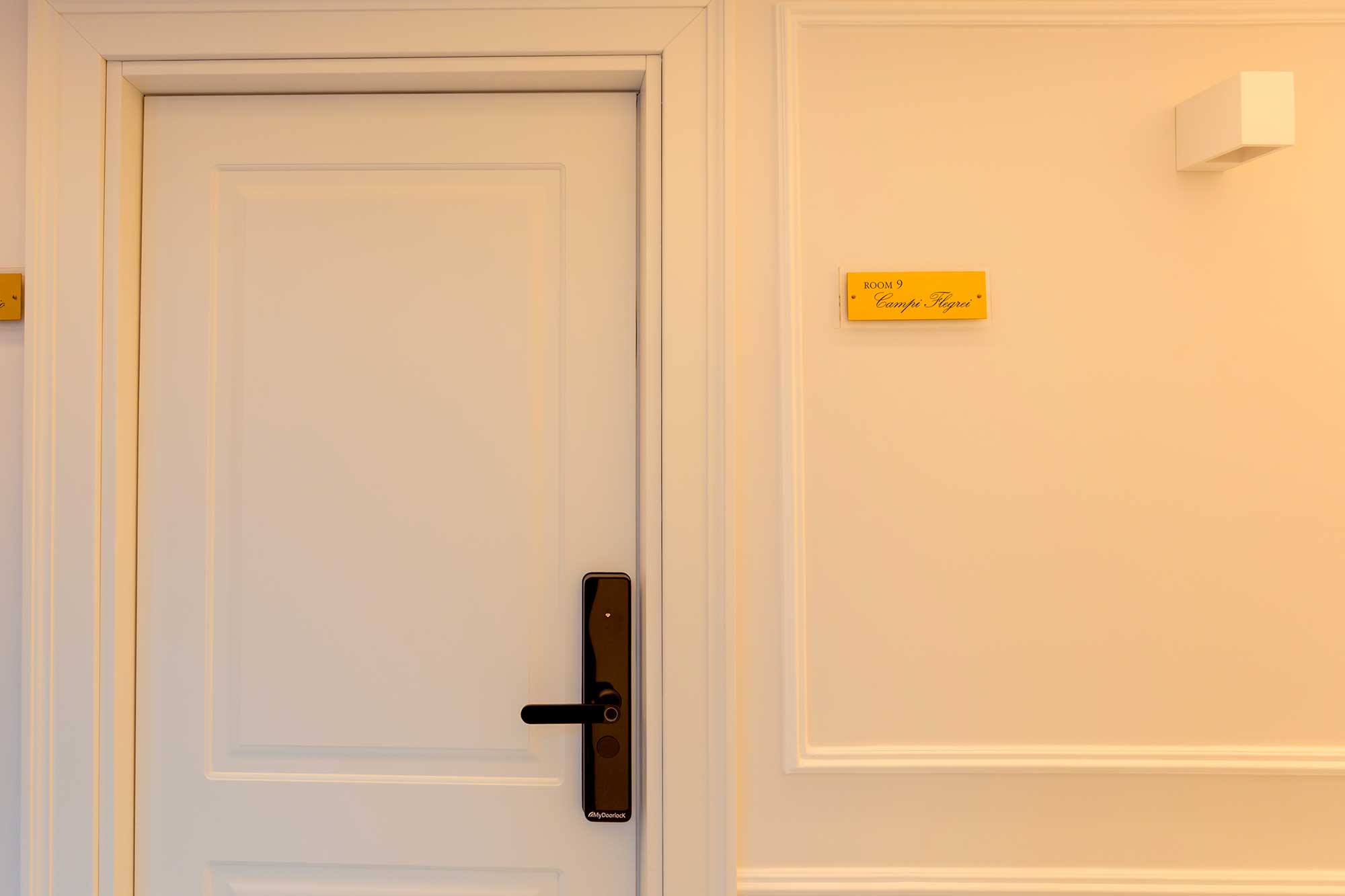 Atri Rooms Centro Storico Napoli – Campi Flegrei Room 9